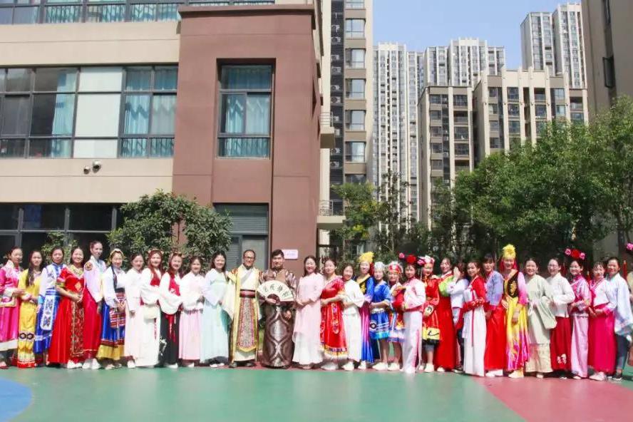 冯特西悦城幼儿园—— 一周年民族庆典