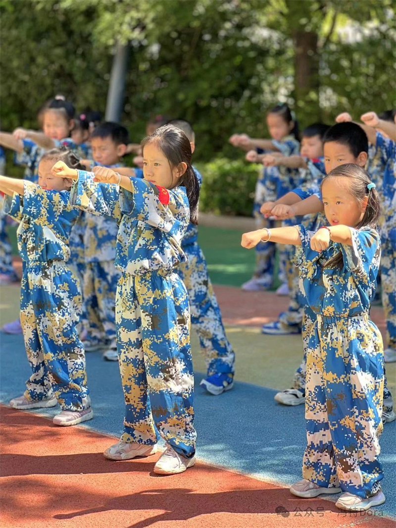 飒爽小小兵，磨砺共成长-郑州高新区冯特幼儿园学前班军事训练活动