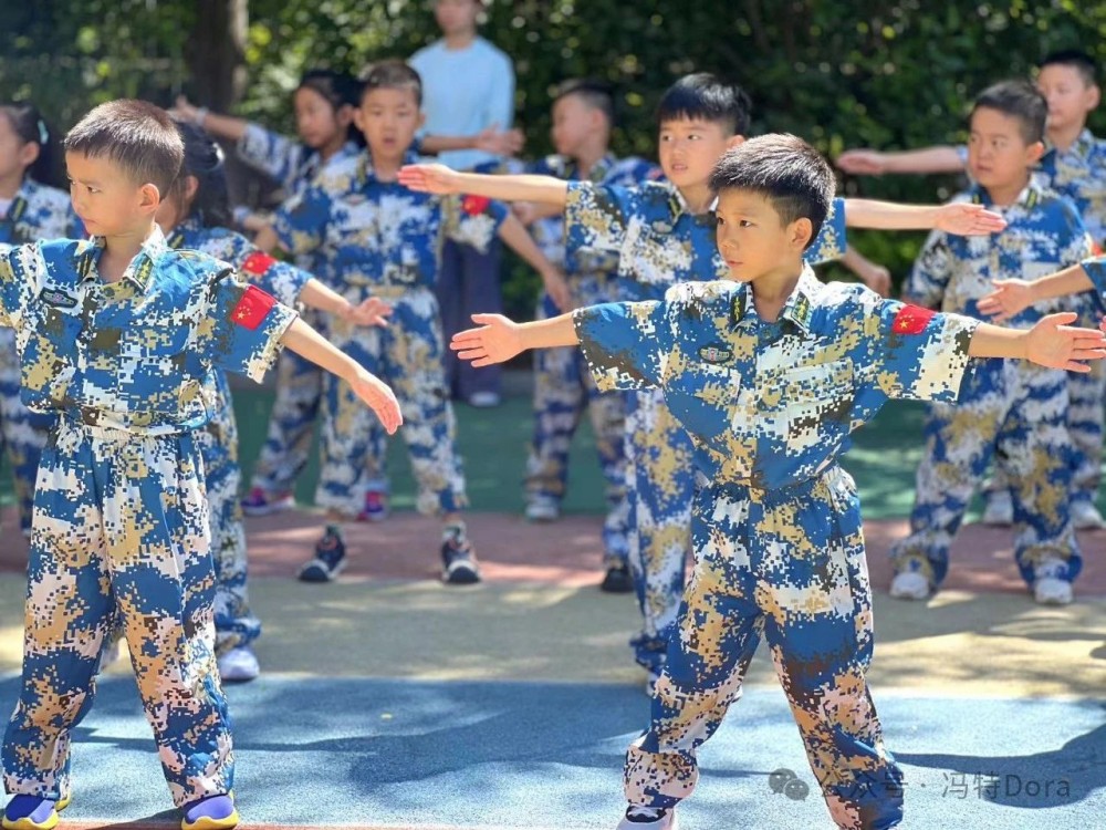 飒爽小小兵，磨砺共成长-郑州高新区冯特幼儿园学前班军事训练活动