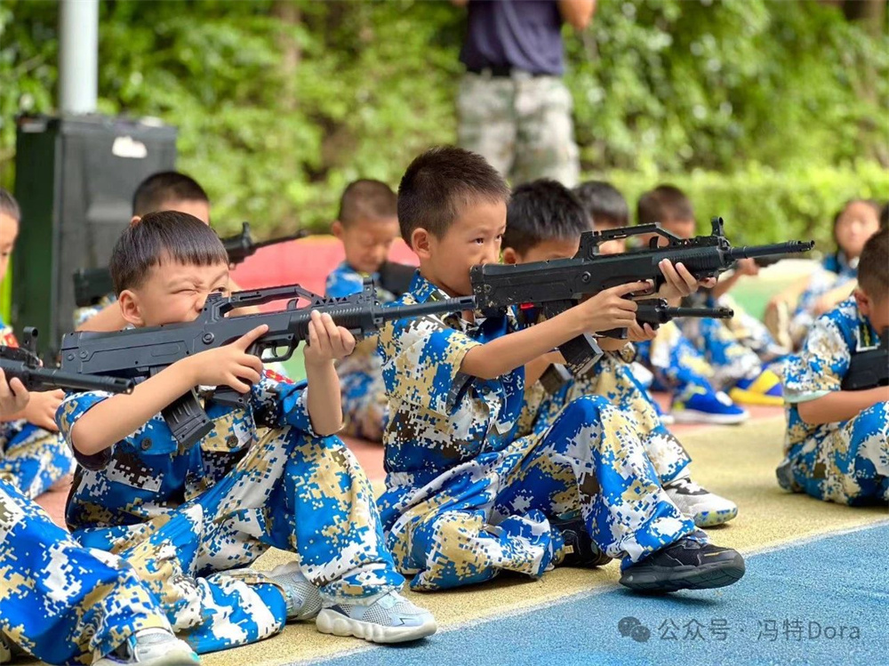 飒爽小小兵，磨砺共成长-郑州高新区冯特幼儿园学前班军事训练活动