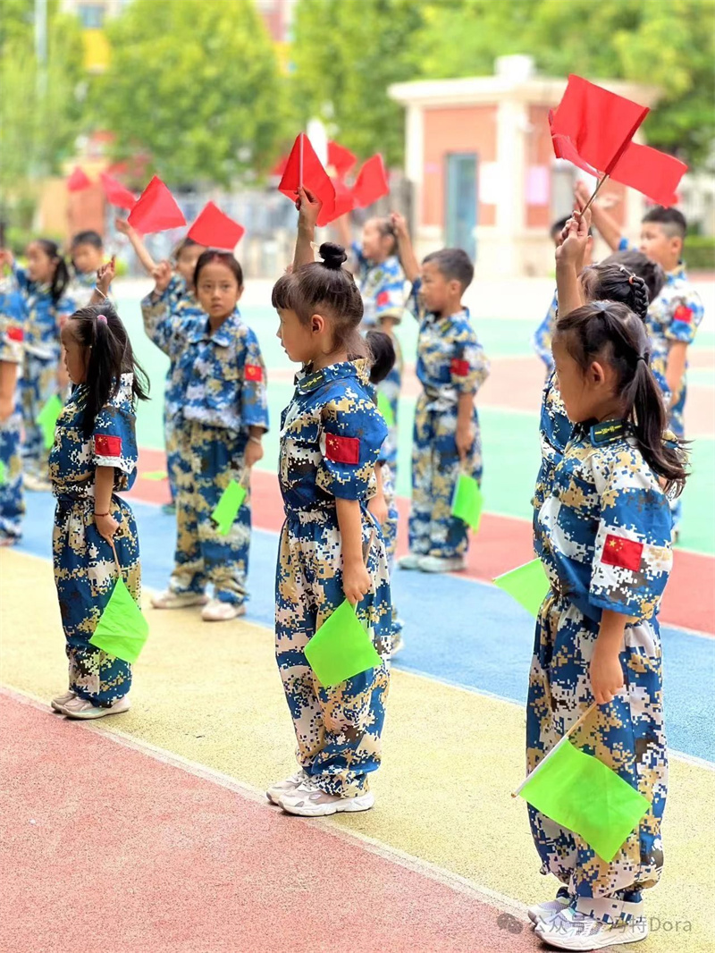 飒爽小小兵，磨砺共成长-郑州高新区冯特幼儿园学前班军事训练活动