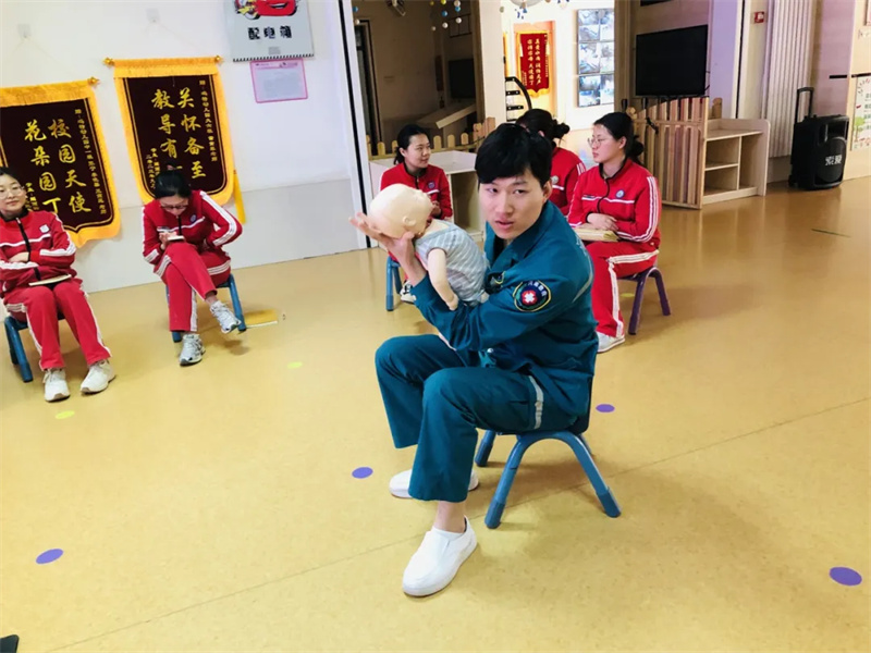 守护生命“救”在身边—冯特中原新城幼儿园急救知识培训