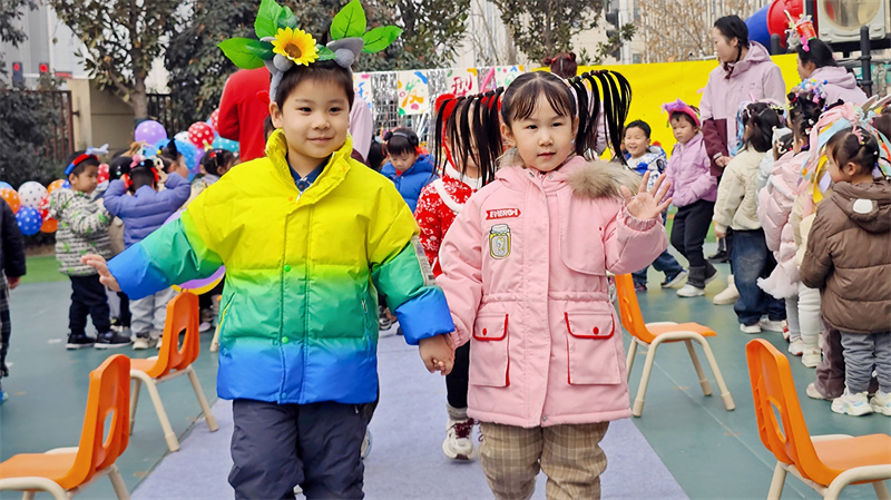 冯特西悦城幼儿园二月二龙抬头《疯狂发型秀》主题活动