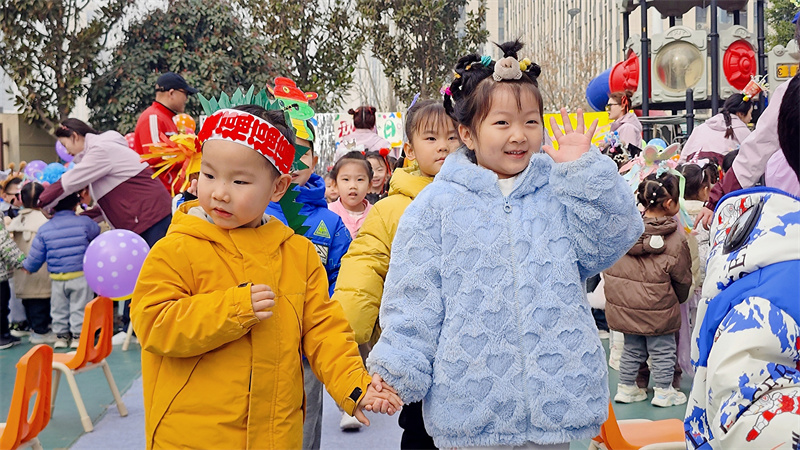 冯特西悦城幼儿园二月二龙抬头《疯狂发型秀》主题活动