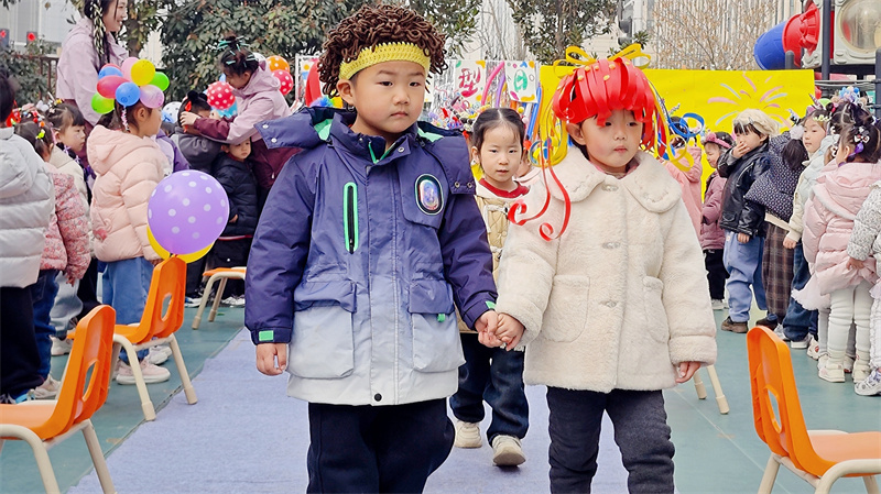 冯特西悦城幼儿园二月二龙抬头《疯狂发型秀》主题活动