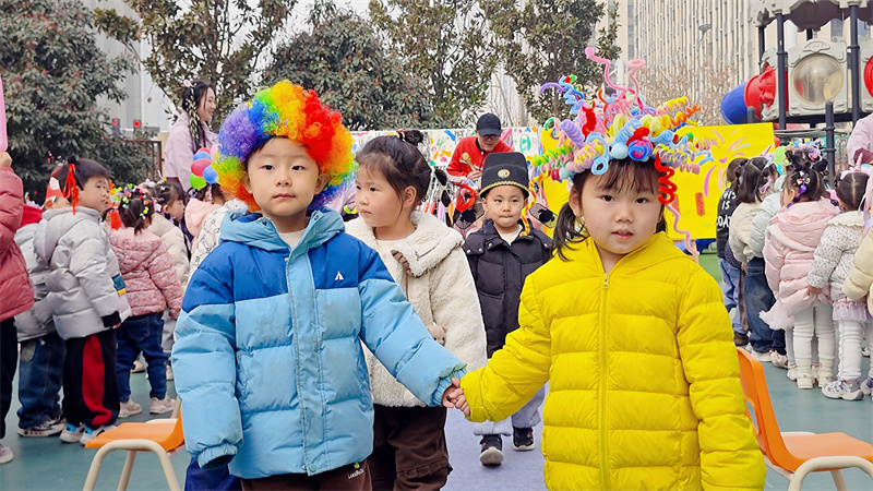 冯特西悦城幼儿园二月二龙抬头《疯狂发型秀》主题活动