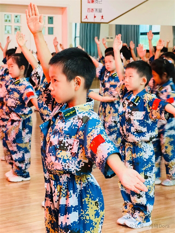 郑州高新区冯特幼儿园-童心迷彩梦,飒爽小小兵 郑州高新区冯特幼儿园-童心迷彩梦,飒爽小小兵